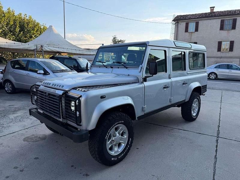 Argento Usata 2011 Land Rover Defender SUV | 29.900 € - Immagine 1/4