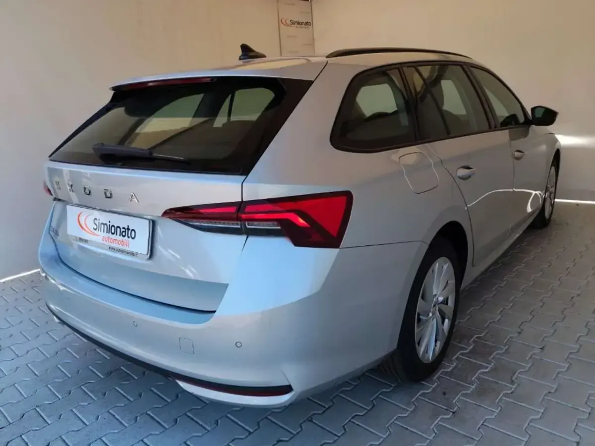 Usata Skoda Octavia Selection 150 CV (110 kW) 2025 Grigio Station wagon