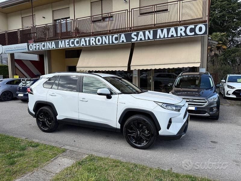 Usata Toyota RAV4 Hybrid 178 CV (130 kW) 2021 Bianco SUV