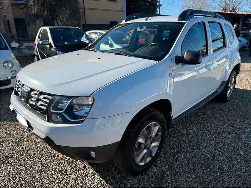 Bianco Usata 2014 Dacia Duster Lauréate SUV | 8400 € (Buon prezzo) - Immagine 1/4