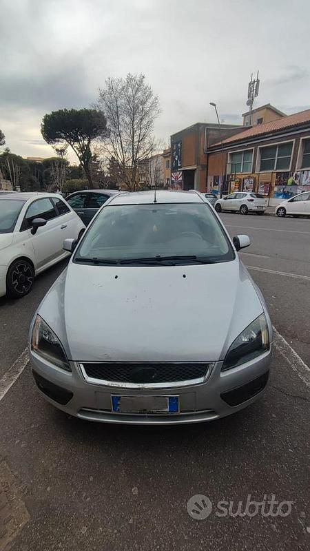 Usata Ford Focus Style 90 CV (66 kW) 2007 Grigio Station wagon