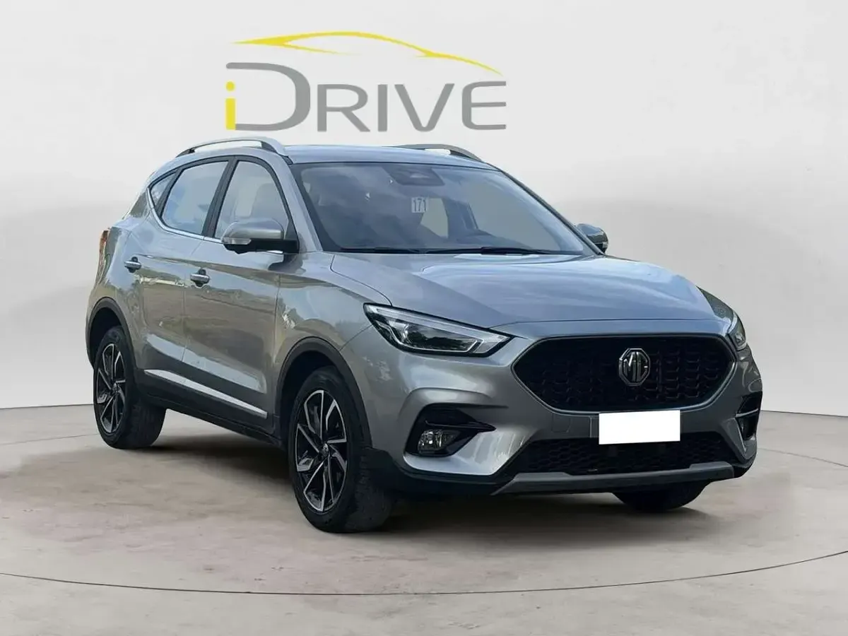 Usata MG ZS Luxury 106 CV (77 kW) 2024 Argento SUV