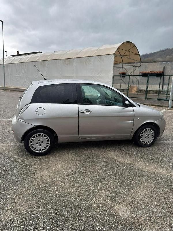 Usata Lancia Ypsilon 69 CV (50 kW) 2005 Grigio Utilitaria