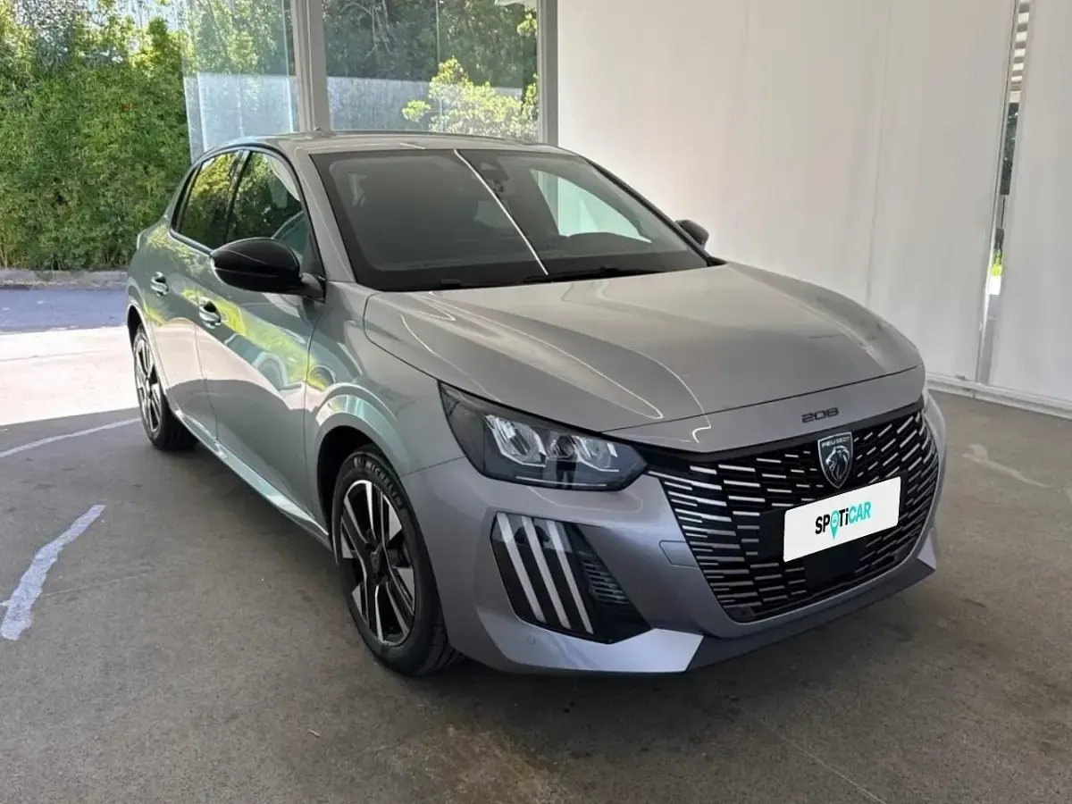 Usata Peugeot 208 Allure 102 CV (75 kW) 2025 Grigio Utilitaria