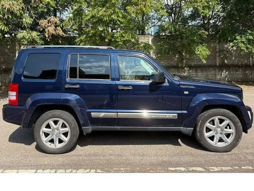 Używany Jeep Cherokee Overland 200 KM (147 kW) 2012 Niebieski SUV