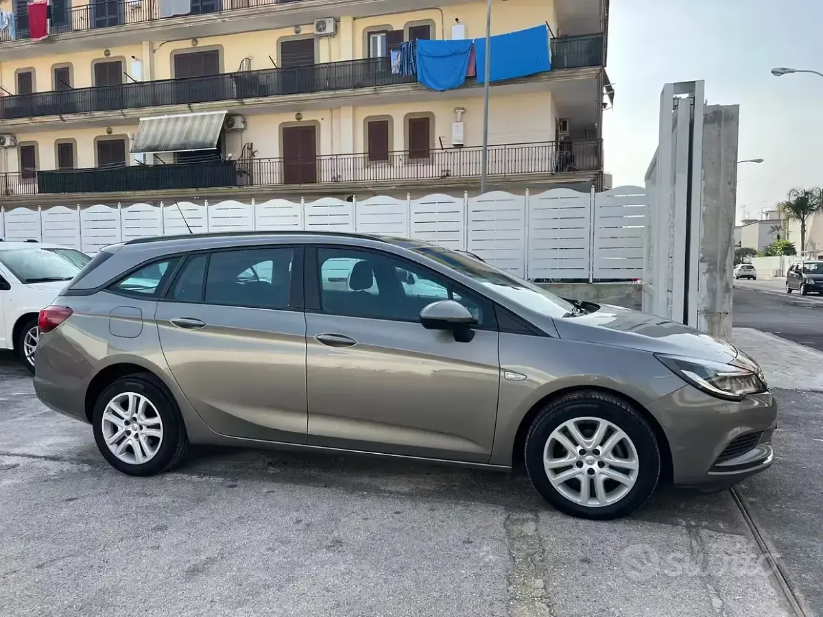 Usata Opel Astra 95 CV (69 kW) 2016 Giallo Station wagon