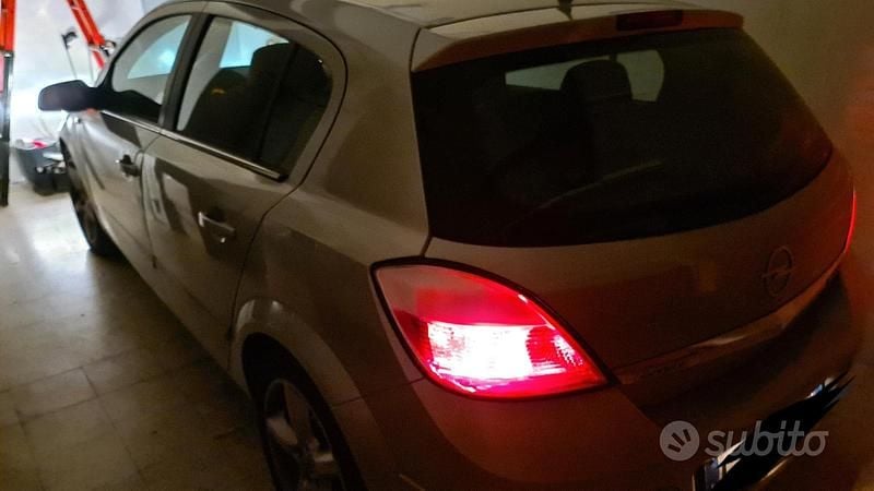 Usata Opel Astra 120 CV (88 kW) 2006 Grigio Berlina