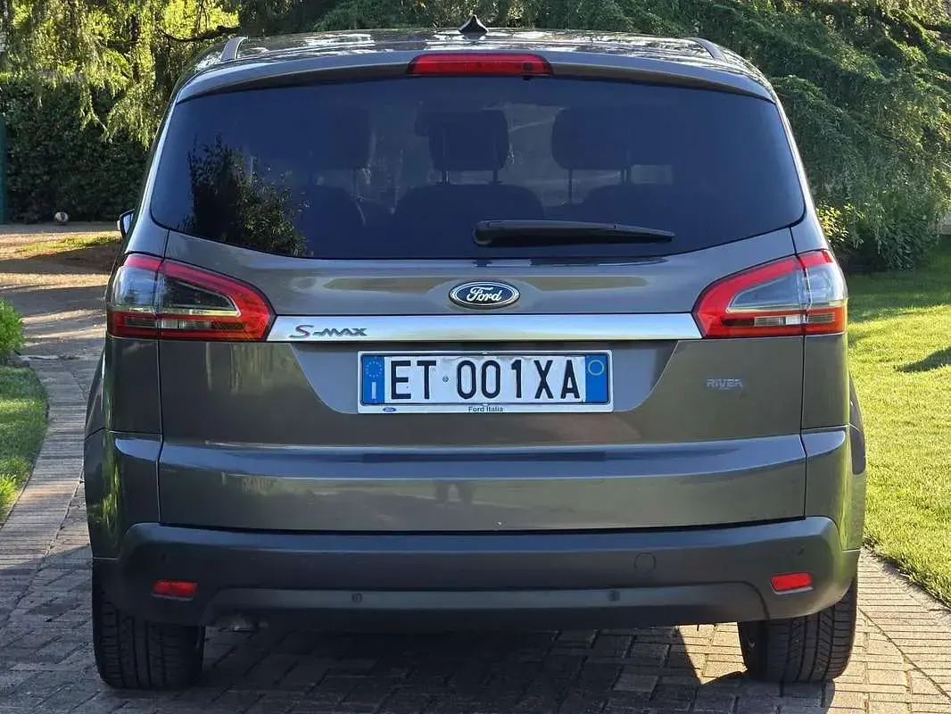 Usata Ford S-MAX Titanium 163 CV (119 kW) 2014 Grigio Monovolume