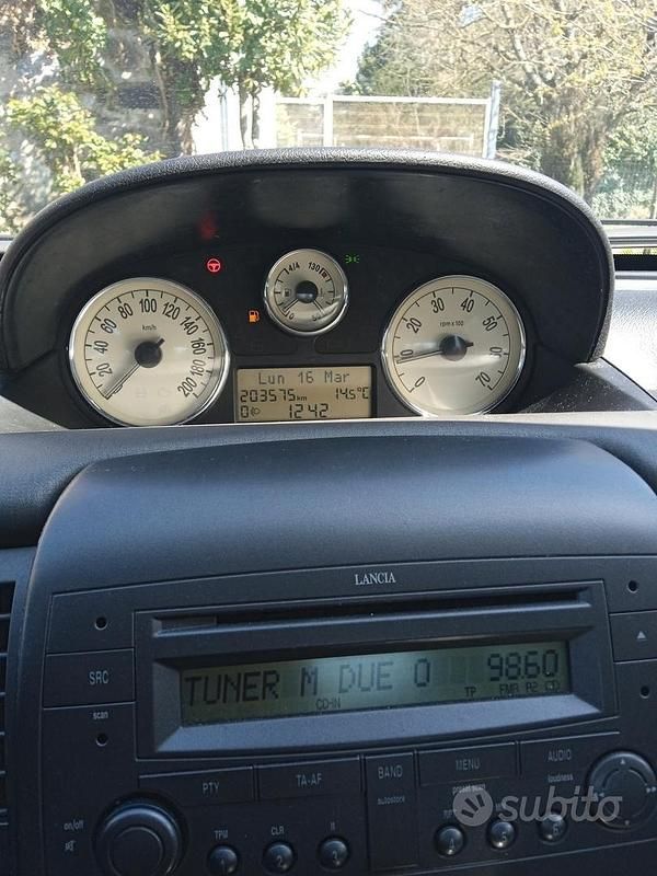 Usata Lancia Ypsilon 80 CV (58 kW) 2005 Grigio Utilitaria