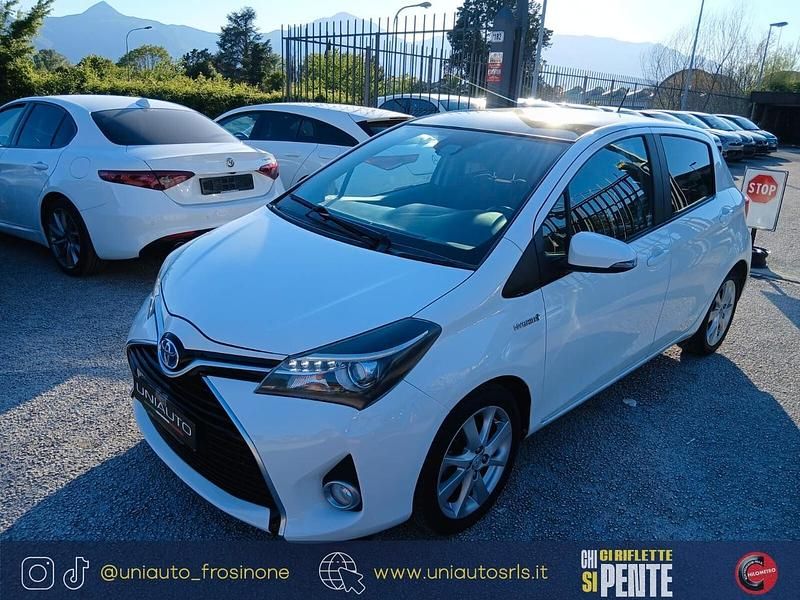 Usata Toyota Yaris Hybrid Style 75 CV (55 kW) 2015 Bianco Berlina