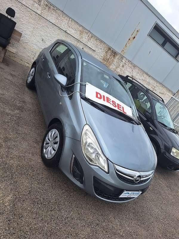 Usata Opel Corsa Edition 75 CV (55 kW) 2012 Berlina