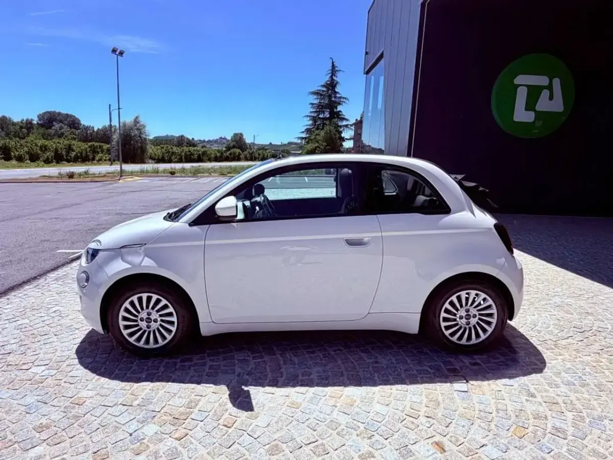 Usata Fiat 500e 86 kW (118 CV) 2023 Bianco Cabrio