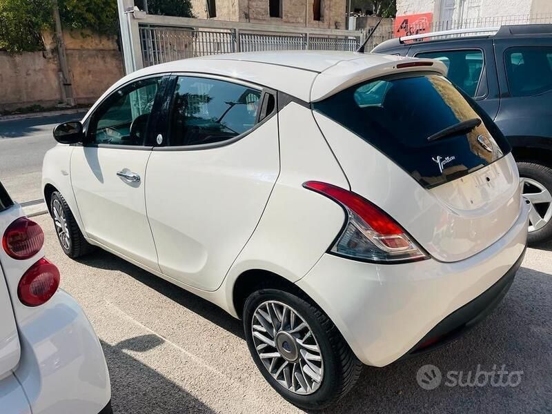 Usata Lancia Ypsilon Silver 69 CV (50 kW) 2012 Bianco Utilitaria