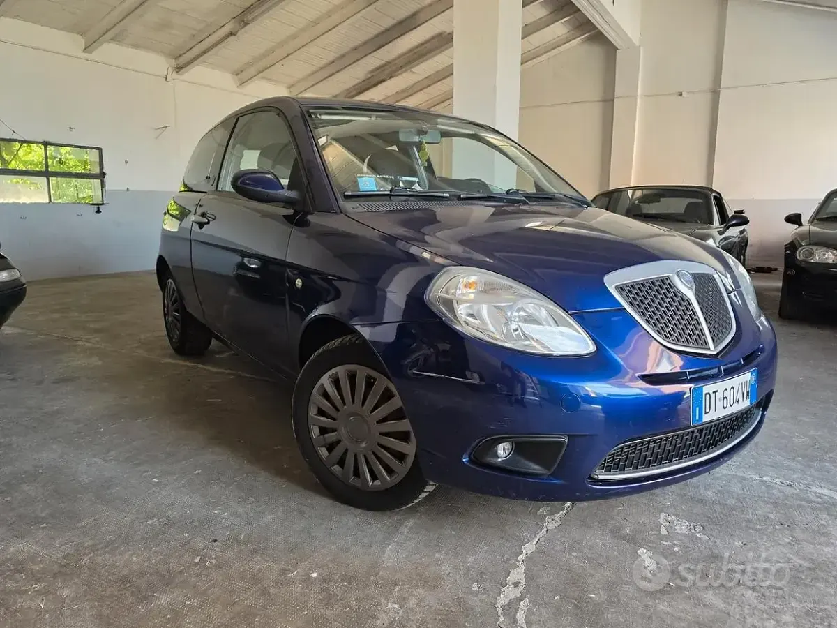 Usata Lancia Ypsilon 90 CV (66 kW) 2009 Bluazzurro Utilitaria