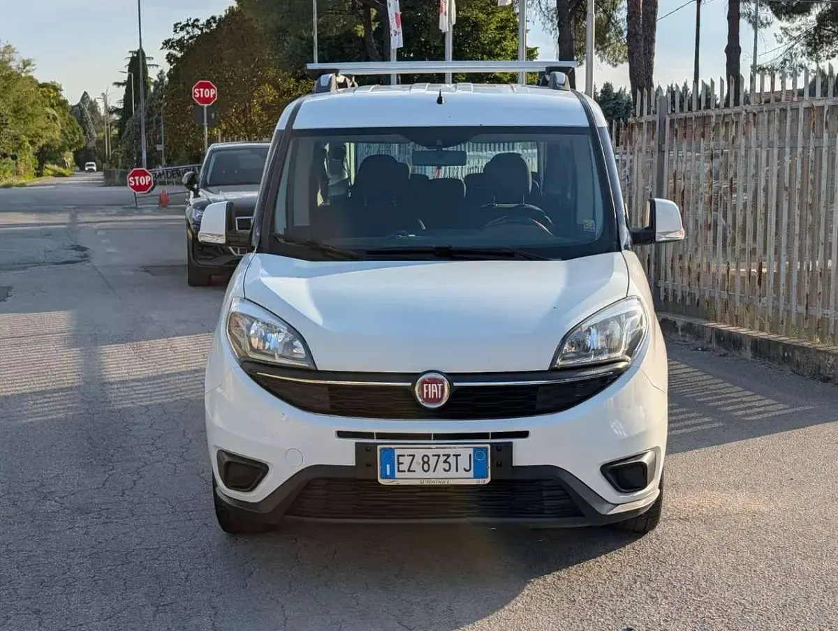 Usata Fiat Doblò Lounge 105 CV (77 kW) 2015 Bianco Monovolume