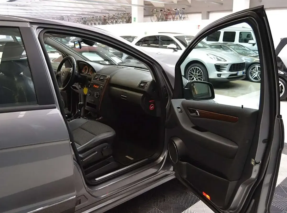 Usata Mercedes A160 Style 95 CV (69 kW) 2012 Grigio Utilitaria