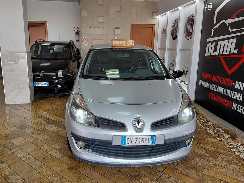 Usata Renault Clio II 85 CV (62 kW) 2005 Argento Berlina