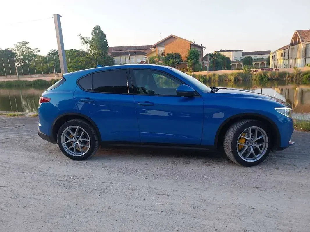 Usata Alfa Romeo Stelvio Executive 210 CV (154 kW) 2017 Blu SUV
