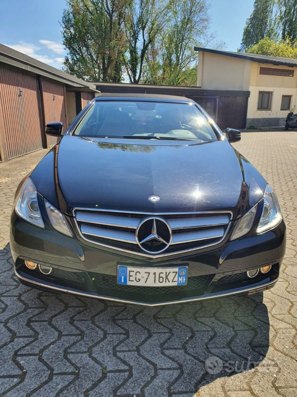 Usata Mercedes E220 170 CV (125 kW) 2011 Nero Cabrio