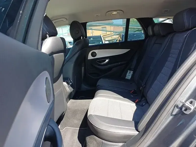 Usata Mercedes E220 Business 194 CV (142 kW) 2022 Argento Station wagon