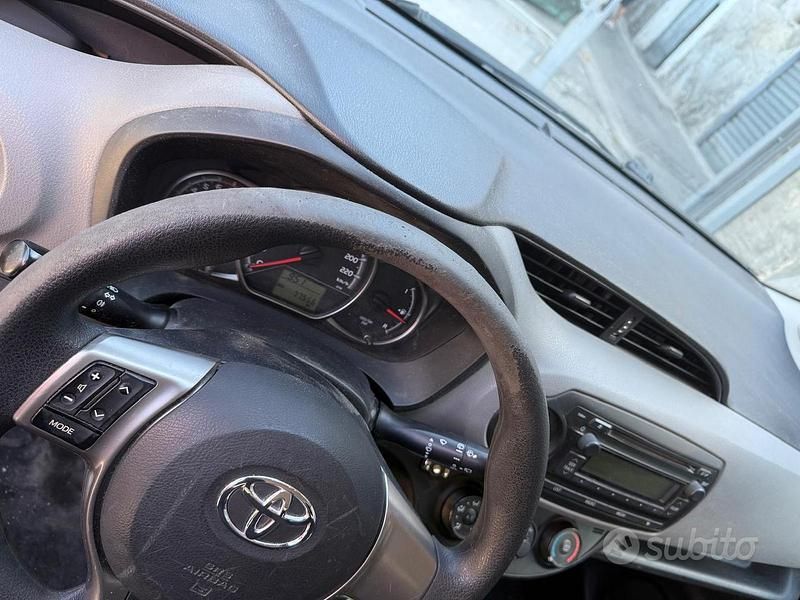 Usata Toyota Yaris Cool 2017 Nero