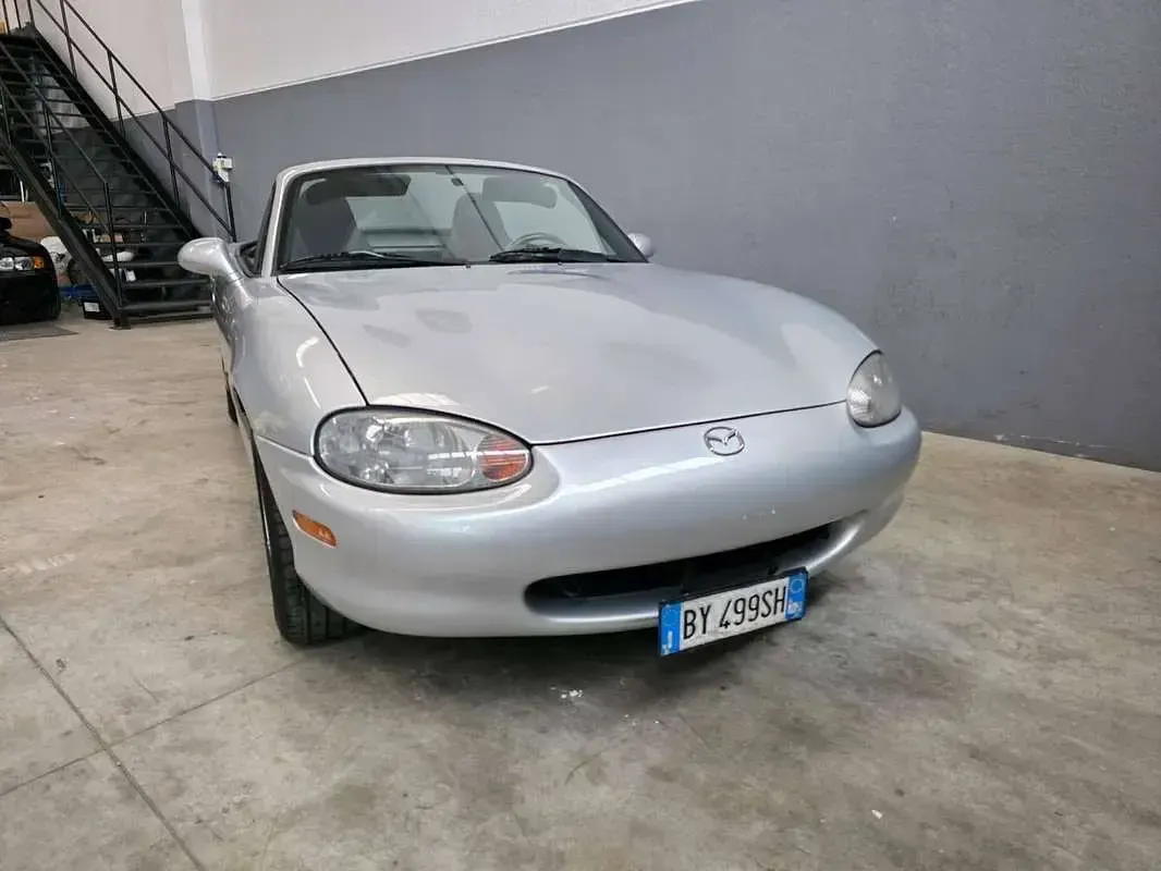 Usata Mazda MX5 110 CV (80 kW) 2001 Grigio Cabrio