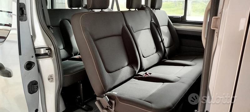Begagnad Renault Trafic 115 HK (84 kW) 2015 Grå Minibuss