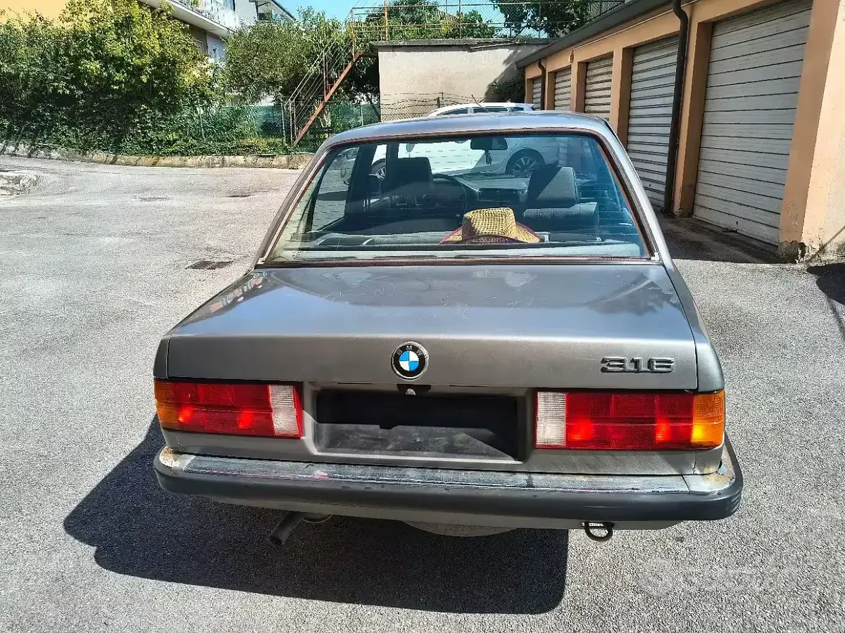 Usata BMW 318 Efficient Dynamics 90 CV (66 kW) 1987 Grigio Berlina