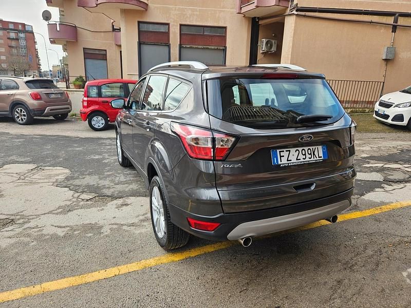 Usata Ford Kuga 120 CV (88 kW) 2019 Nero SUV