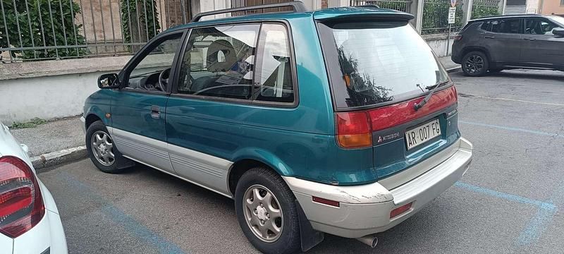 Usata Mitsubishi Space Runner 122 CV (89 kW) 1997 Blu/azzurro Monovolume