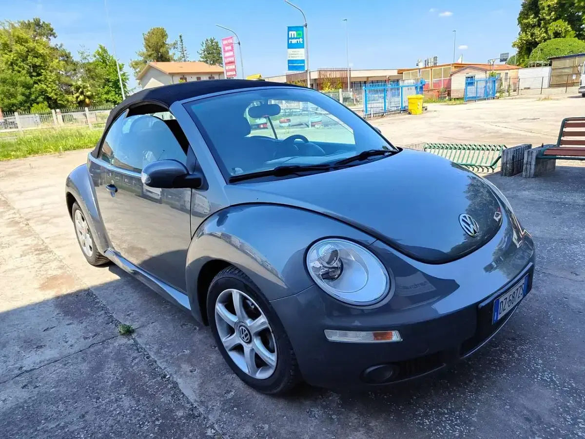 Usata VW New Beetle 105 CV (77 kW) 2010 Grigio Utilitaria