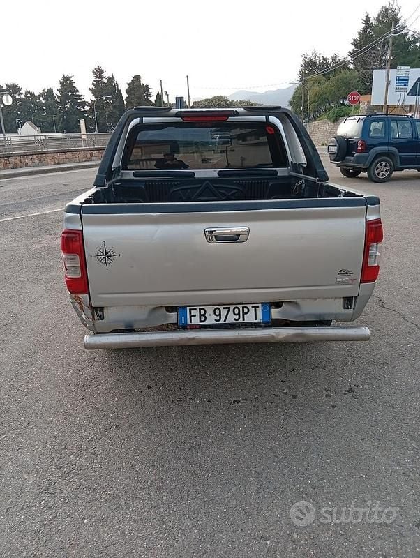 Usata Isuzu D-Max 131 CV (96 kW) 2006 Grigio Pick-up