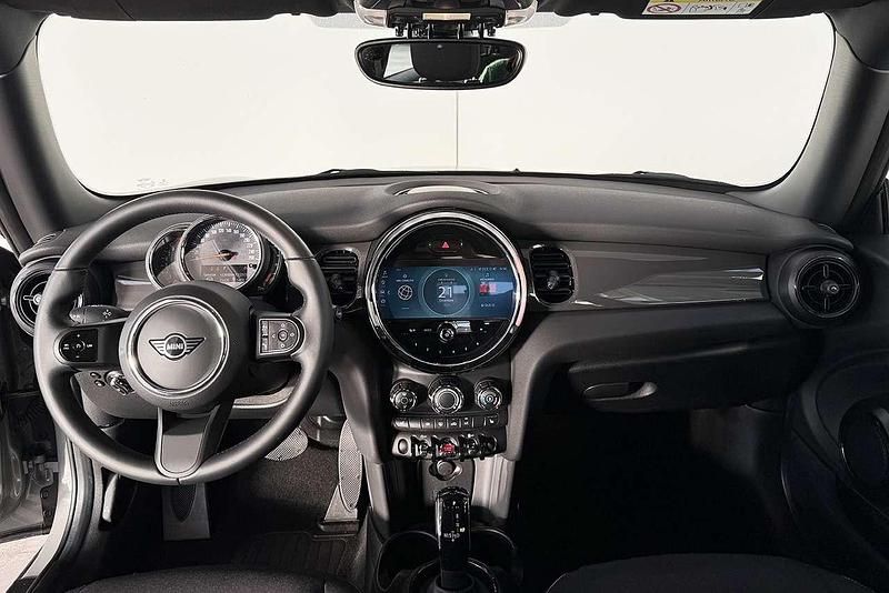 Usata Mini ONE Classic 102 CV (75 kW) 2022 Midnight black metal Utilitaria