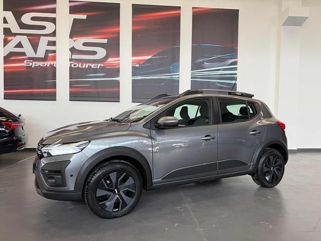 Grigio scuro Usata 2024 Dacia Sandero Expression | 14.990 € (Buon prezzo) - Immagine 1/4