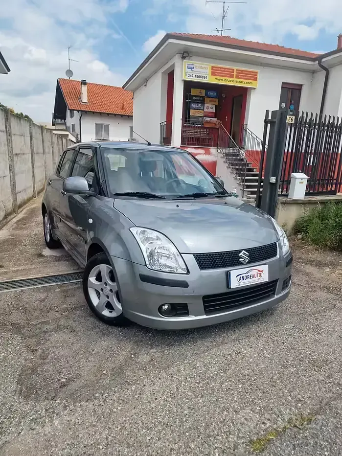 Usata Suzuki Swift GL 92 CV (67 kW) 2006 Grigio Utilitaria