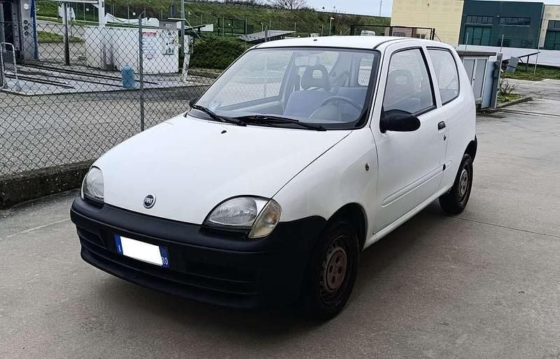 Bianco Usata 2001 Fiat Seicento S Due volumi | 1900 € (Buon prezzo) - Immagine 1/4