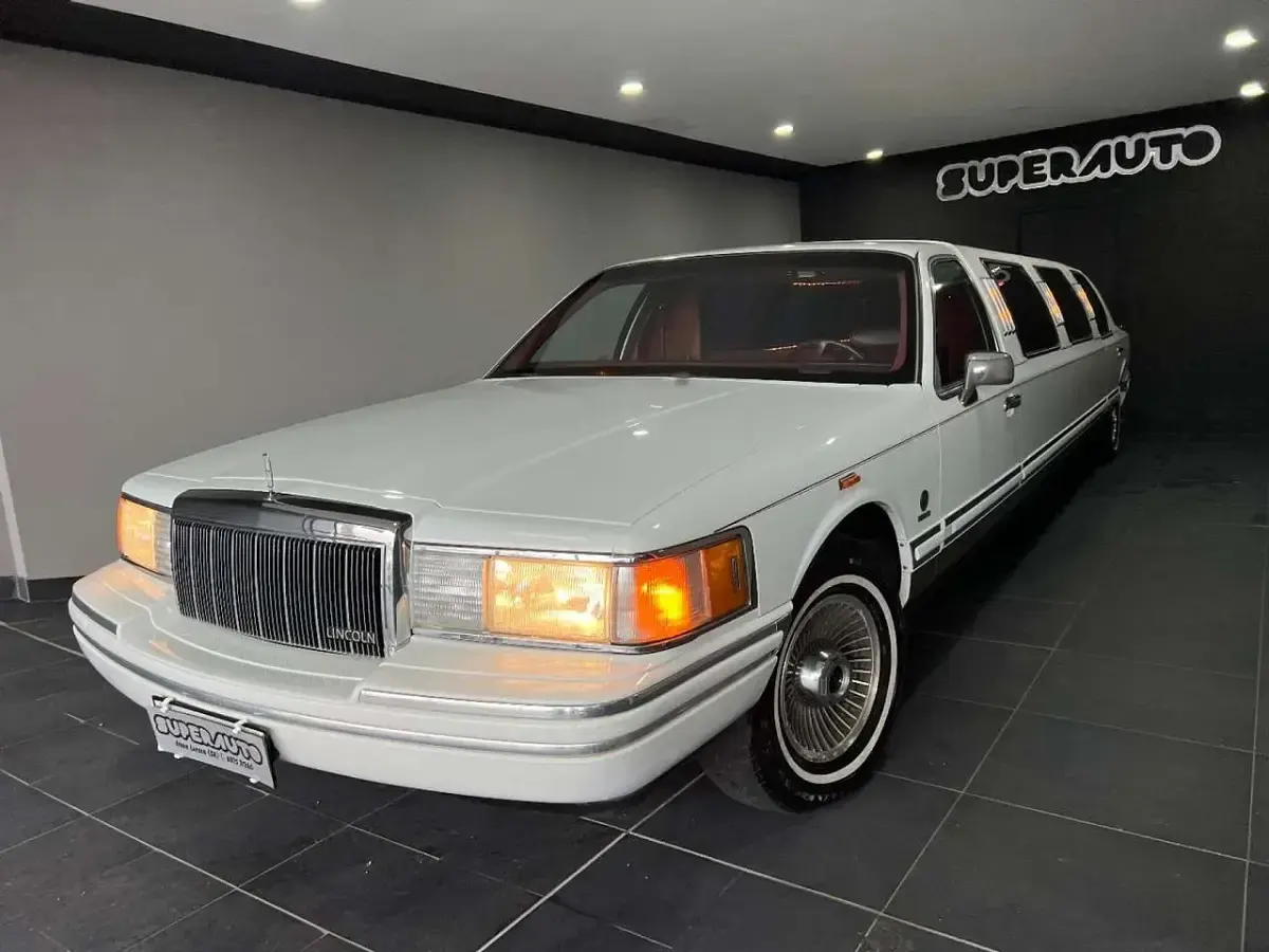 Usata Lincoln Town Car 152 CV (111 kW) 1992 Bianco Berlina