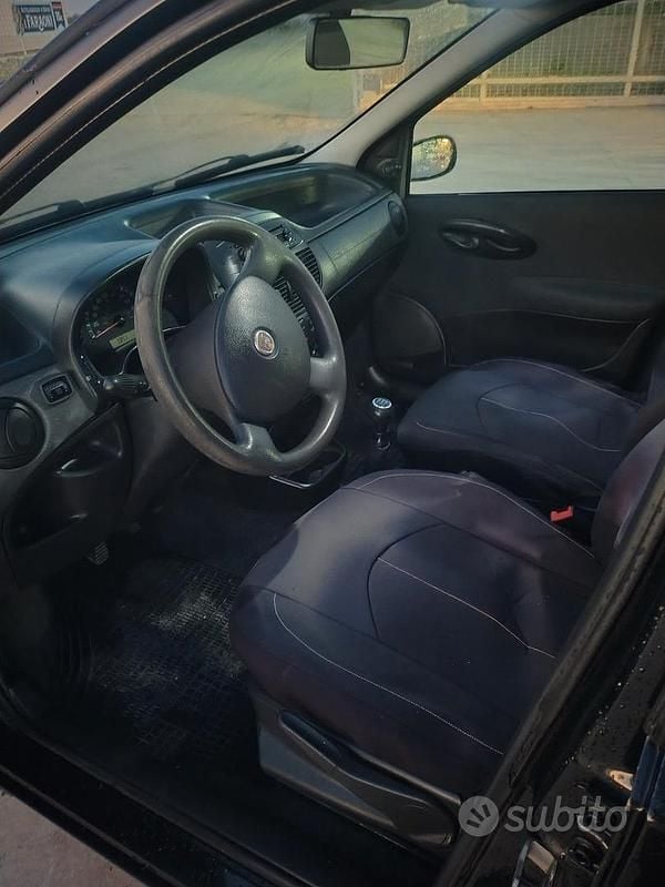 Usata Fiat Punto 77 CV (56 kW) 2009 Nero Utilitaria