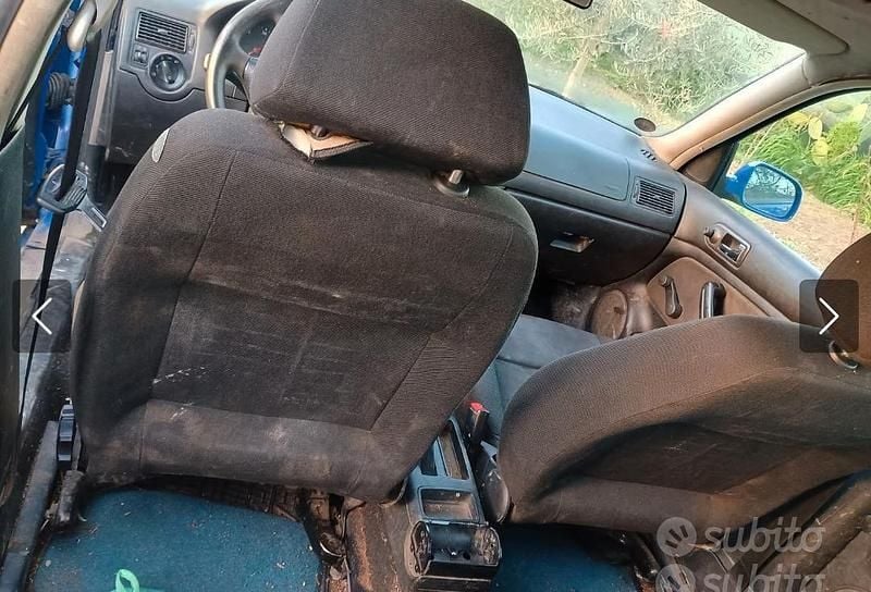 Usata VW Golf IV 90 CV (66 kW) 1998 Blu Berlina