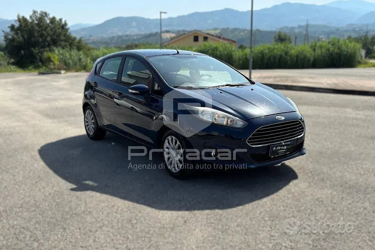 Usata Ford Fiesta 75 CV (55 kW) 2015 Bluazzurro Utilitaria