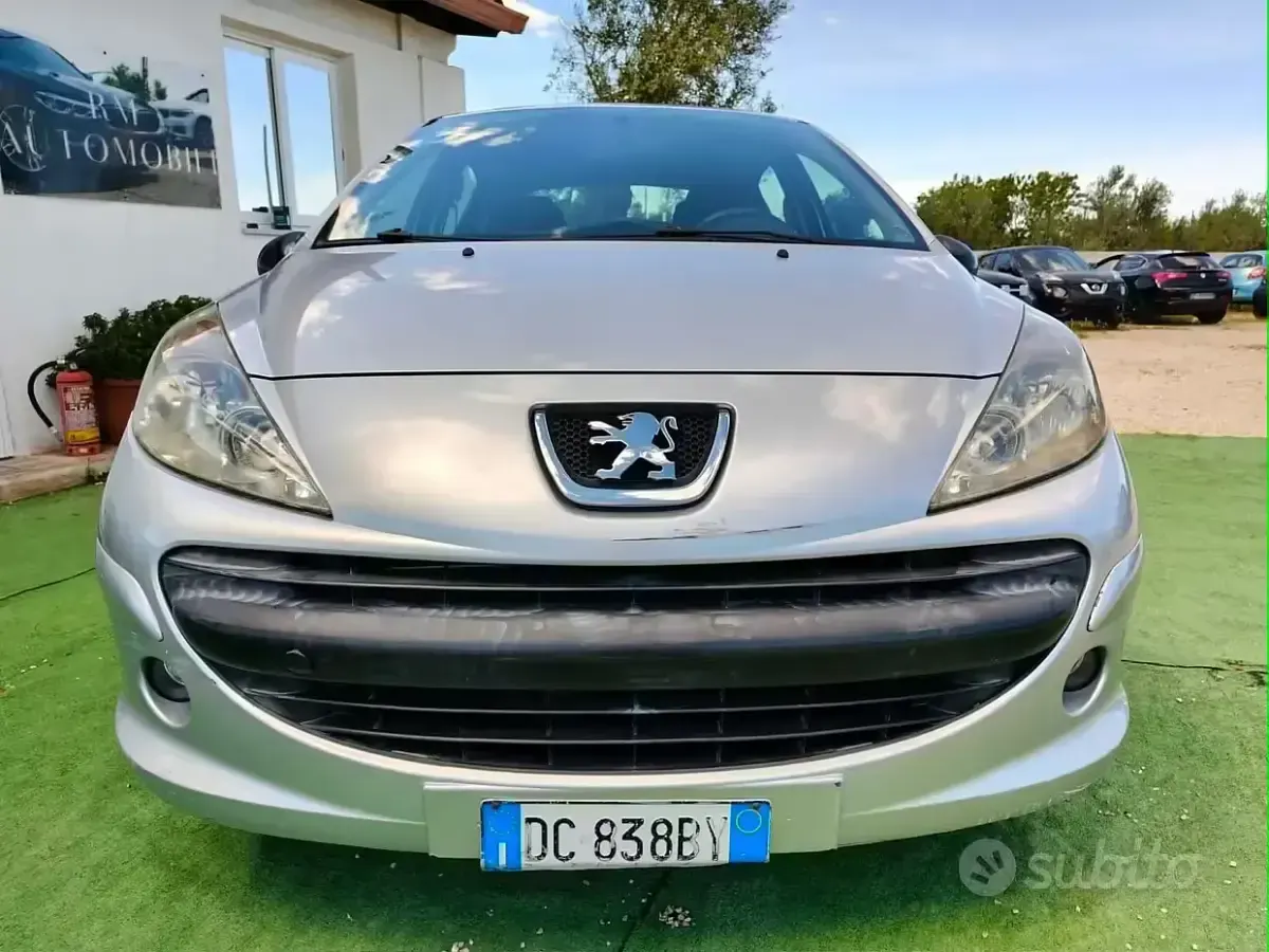 Usado Peugeot 207 68 CV (50 kW) 2006 Gris Berlina