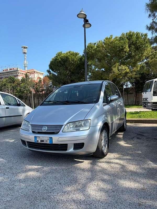 Usata Fiat Idea Emotion 90 CV (66 kW) 2006 Argento Monovolume
