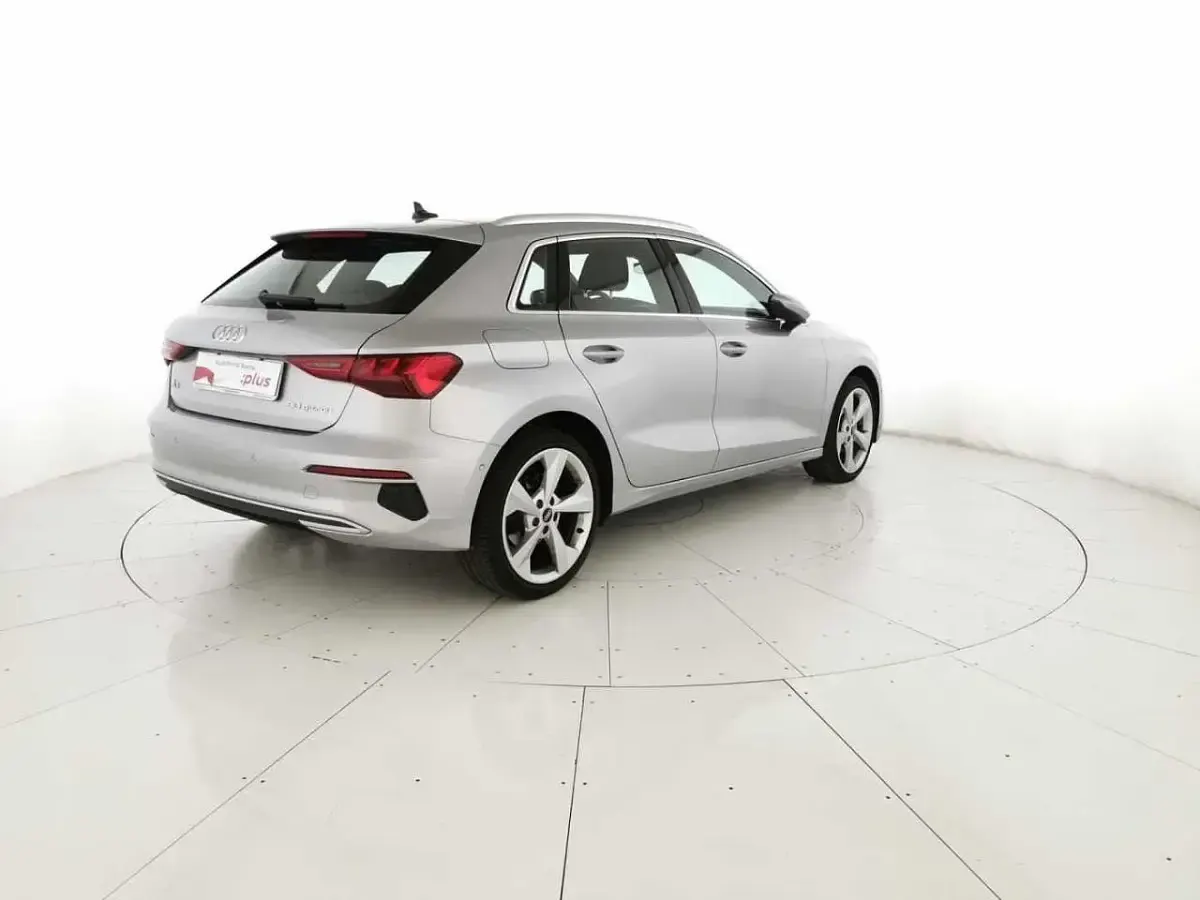 Usata Audi A3 Business 131 CV (96 kW) 2022 Argento Berlina