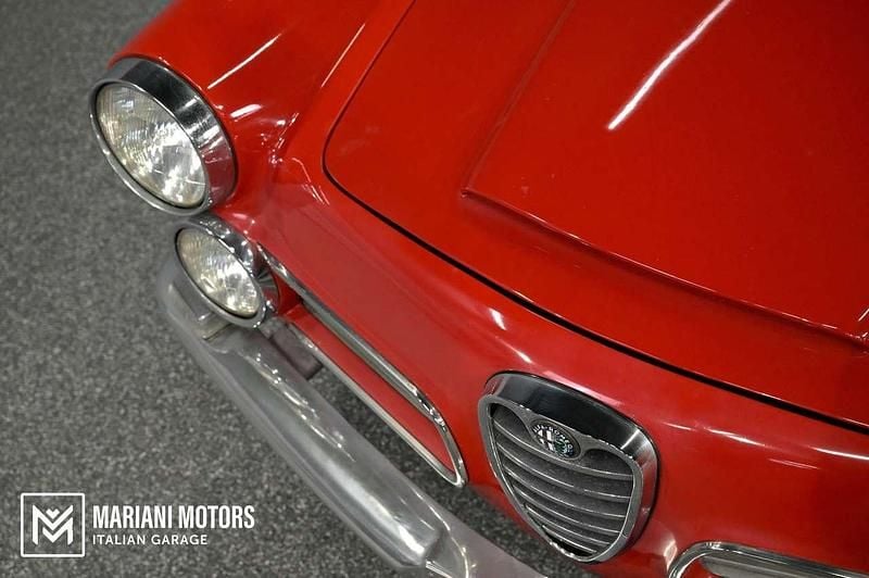 Usata Alfa Romeo 2600 144 CV (105 kW) 1964 Rosso Cabrio