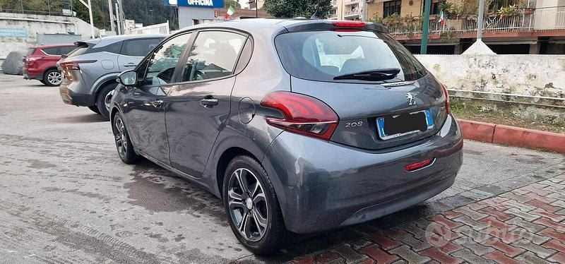 Gebraucht Peugeot 208 Active 75 PS (55 kW) 2017 Grau Kleinwagen