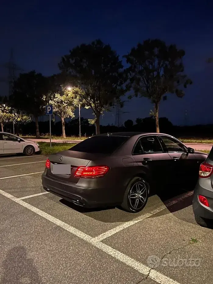 Usata Mercedes E200 136 CV (100 kW) 2011 Nero Berlina