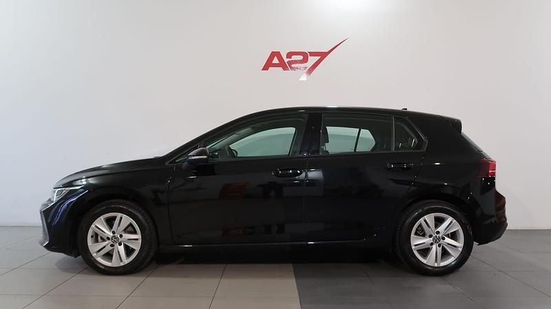 Usata VW Golf VIII Life 116 CV (85 kW) 2025 Nero Utilitaria