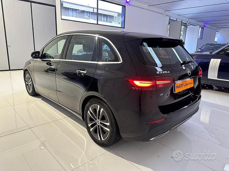 Gebraucht Mercedes 200 AMG line 190 PS (139 kW) 2023 Schwarz Van / Kleinbus