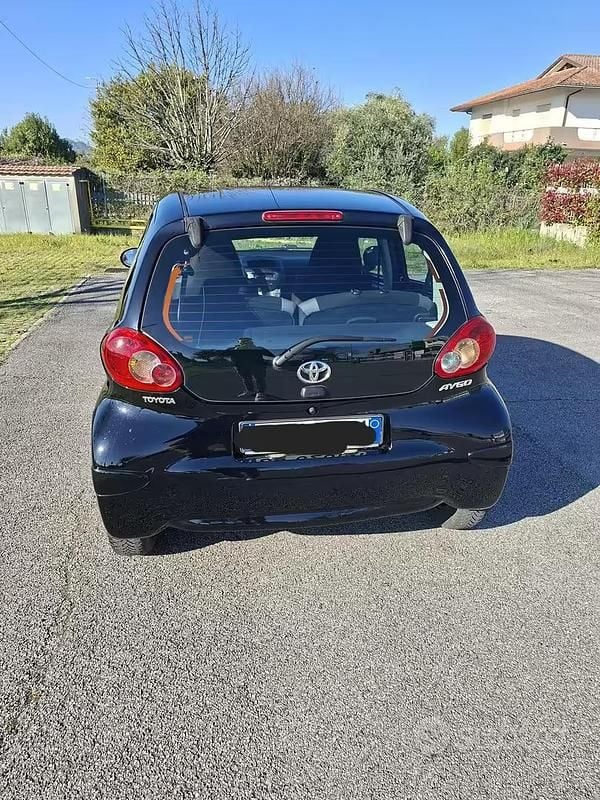 Usata Toyota Aygo 68 CV (50 kW) 2008 Nero Utilitaria