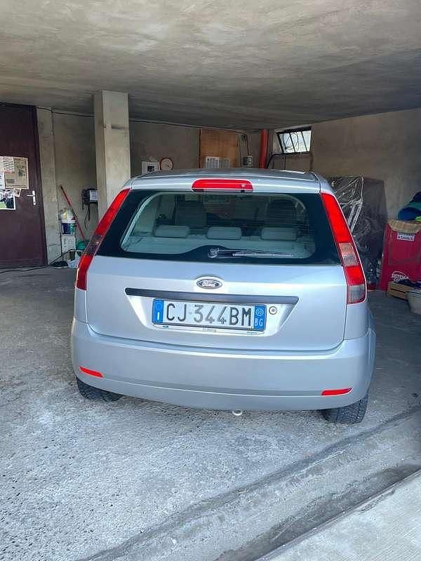 Usata Ford Fiesta Ambiente 75 CV (55 kW) 2003 Utilitaria